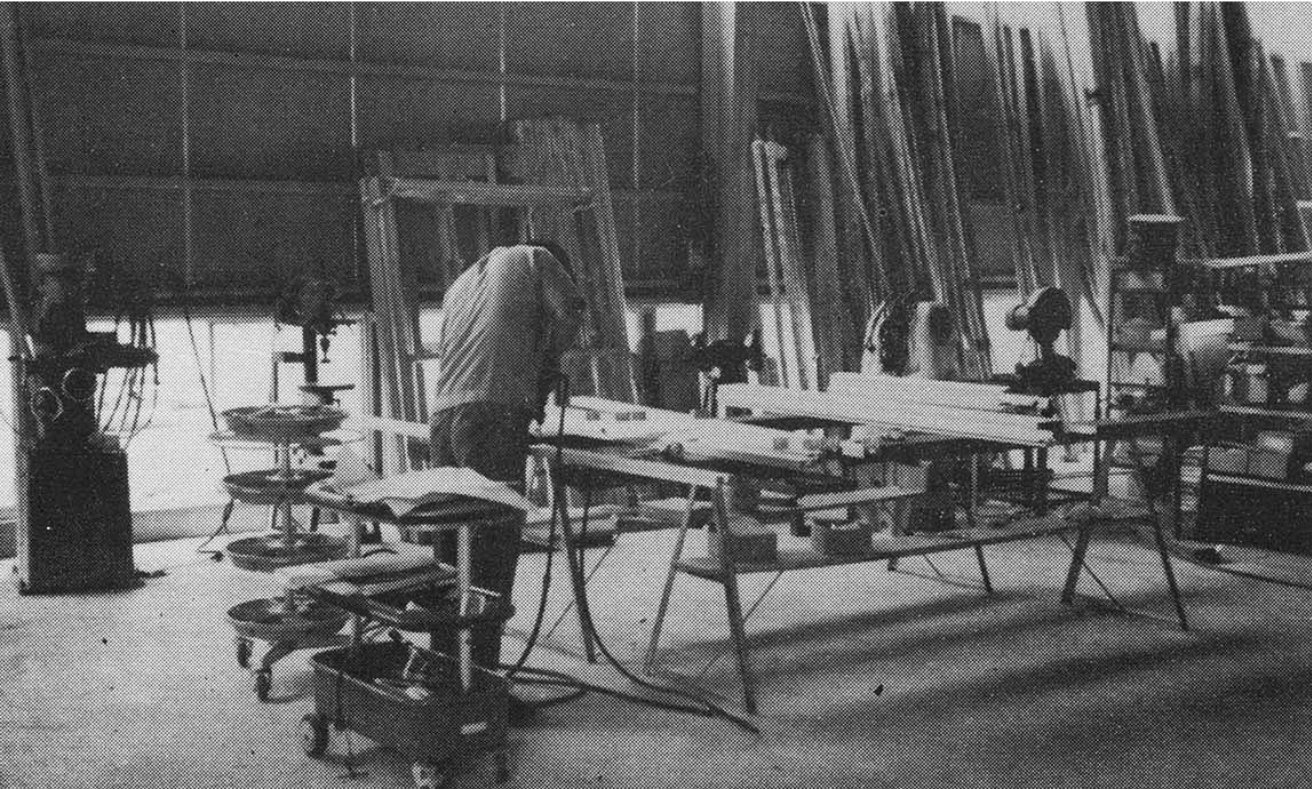 1970年ごろのサッシ工場の作業風景