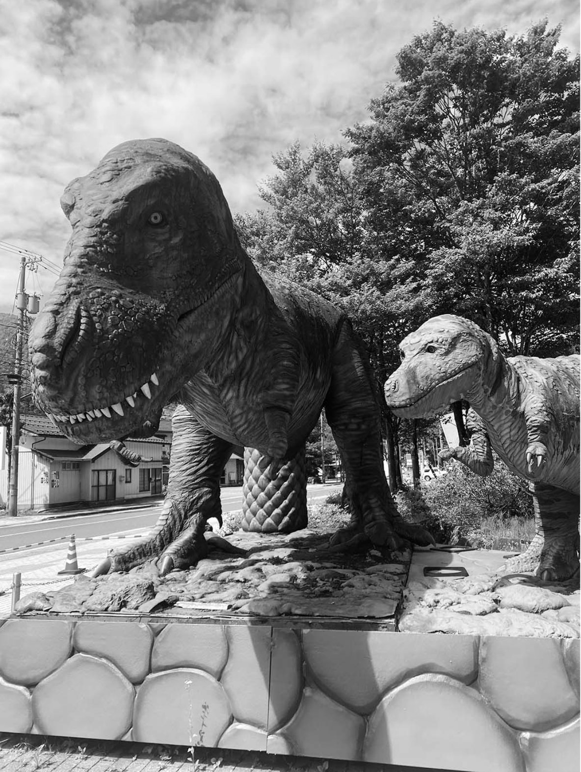 ＪＲ九頭竜湖駅前にある動く恐竜のモニュメント